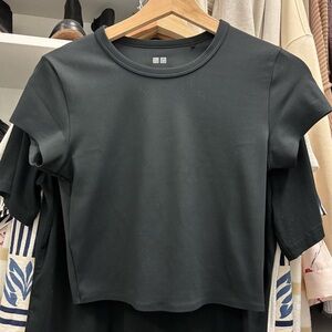 AIRism Uniqlo Women's Black Crop Top